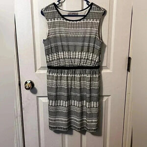Ann Taylor Loft Dress Women’s Size M Black Stripe Geometric Tribal Print EUC